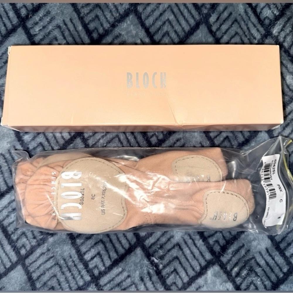 Women's Bloch Pink Ballet Shoes; Synchrony Split Sole Canvas; Size 8C